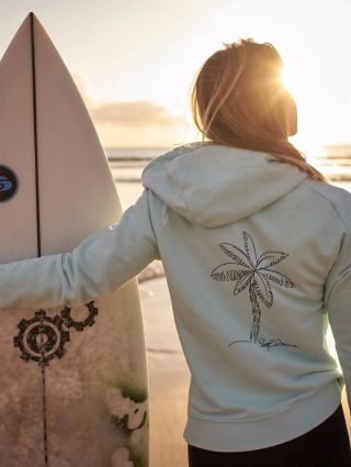 @ines.kramna sunset after surf session on Fuerteventura 🤩🏄🏼‍♀️🏝🌊 #surfgirl